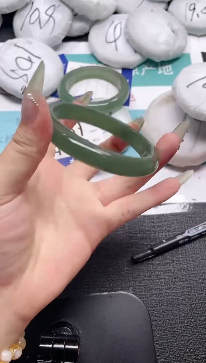 未镶嵌手镯石英质玉546-62