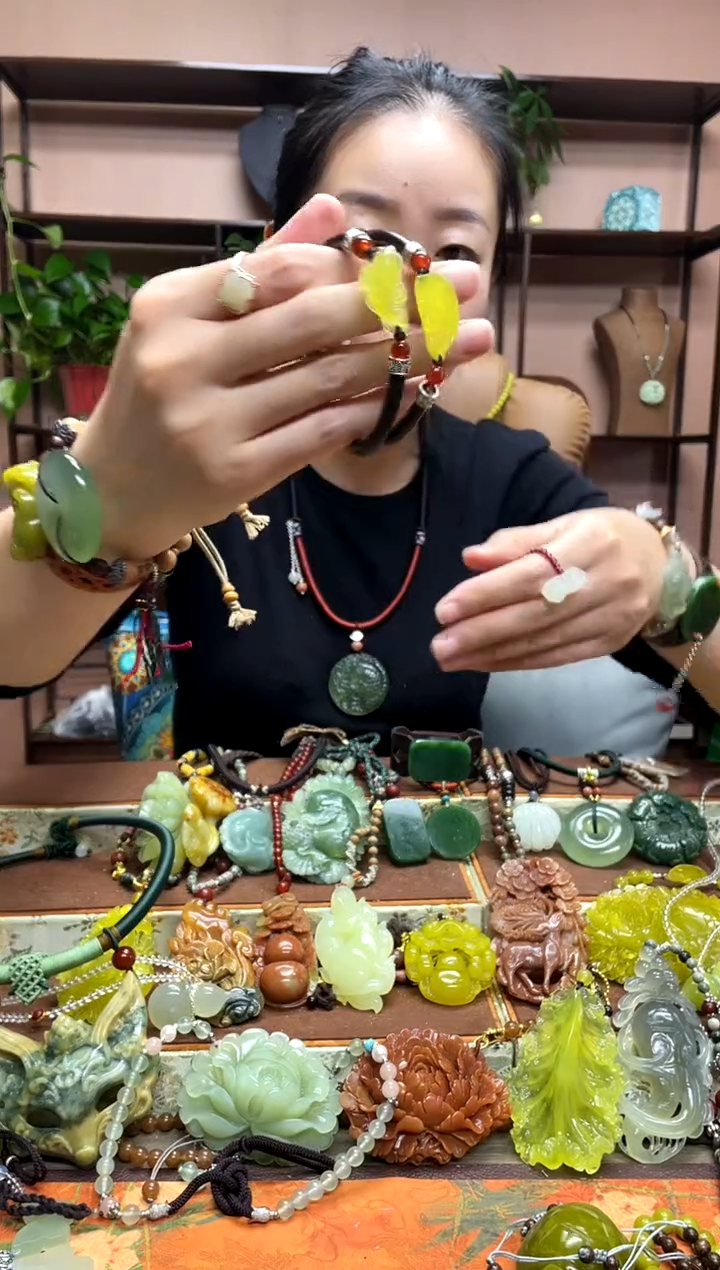 未镶嵌岫玉吊坠多样性发货发其中之一