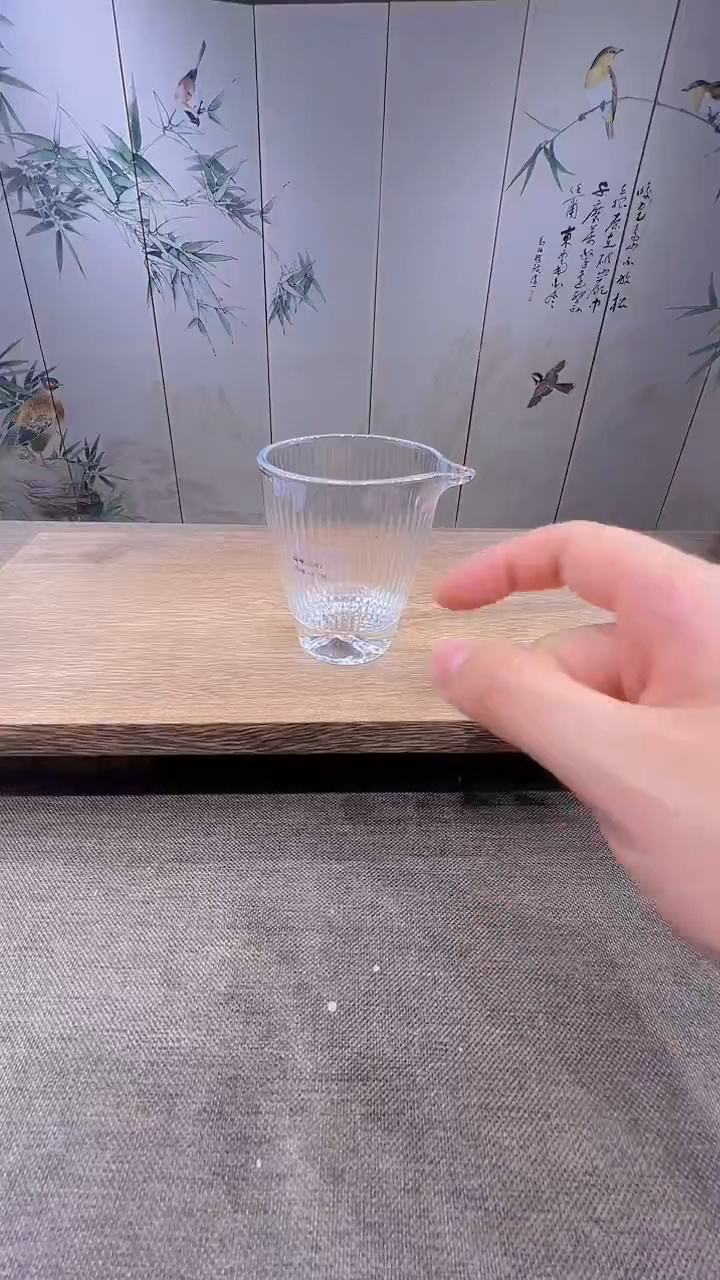 @微光茶器玻璃竖纹公道杯G082
