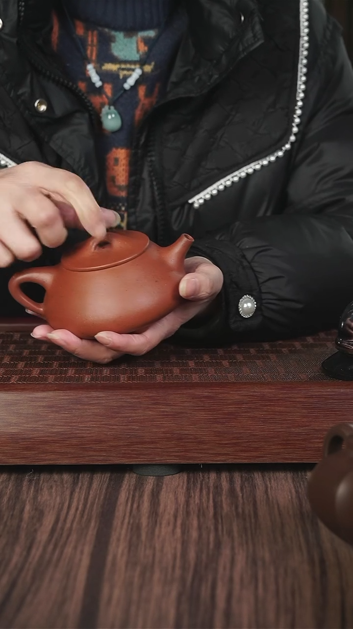 【闪购商品】紫砂茶壶老朱泥 景舟石瓢 220cc