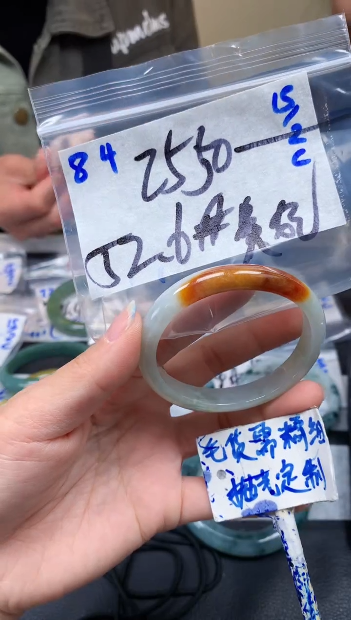 【闪购商品】定制翡翠未镶嵌84毛货需精细抛光手镯多样性拍一发一