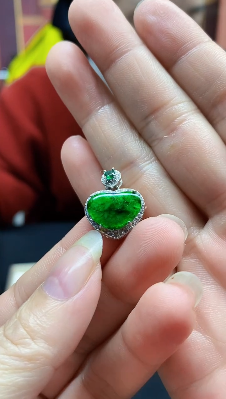 颈饰未镶嵌翡翠吊坠