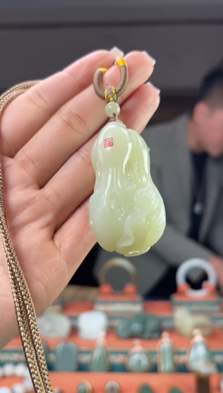 颈饰未镶嵌和田玉佩佩