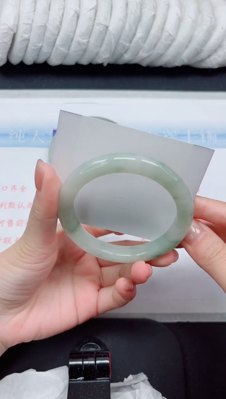 【闪购商品】石英质玉手镯未镶嵌50#57.9美人痣