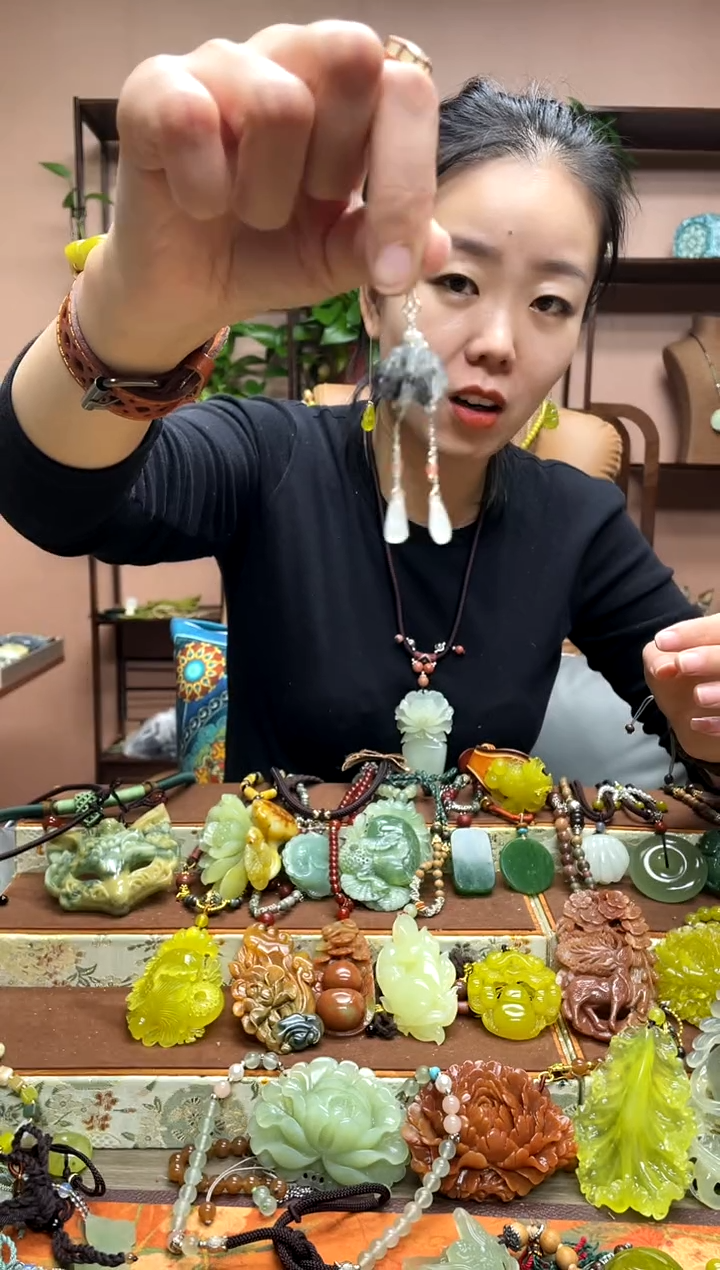 银S925镶嵌岫玉耳饰·