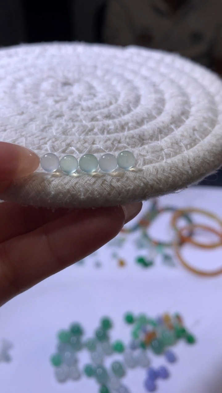 定制翡翠未镶嵌4.6*五颗珠子600+60