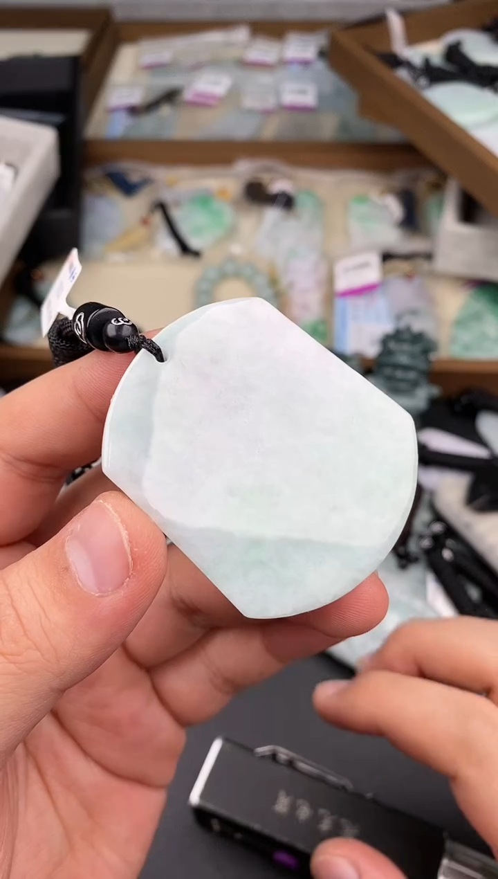 【闪购商品】翡翠颈饰未镶嵌  天然翡翠，一物一图