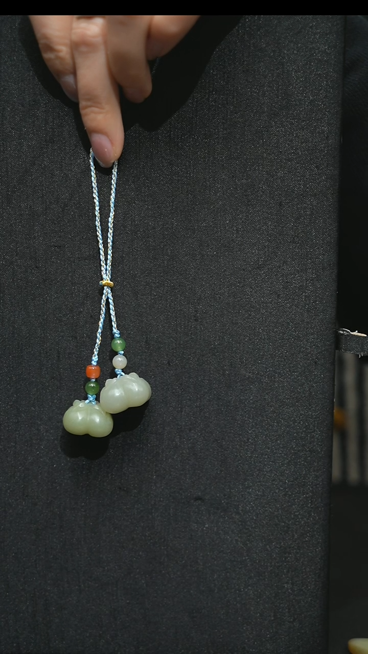 未镶嵌和田玉手机链未镶嵌 和田玉 手机链