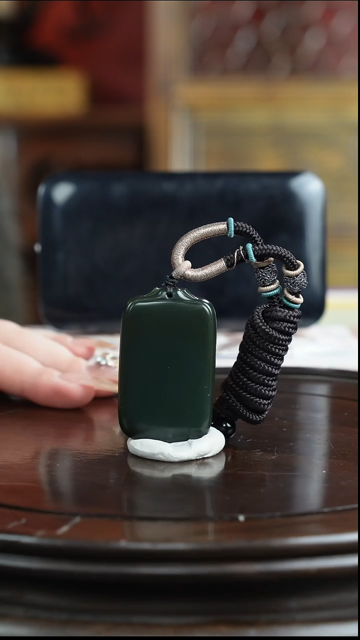 未镶嵌和田玉挂件火**皮和田玉无事牌