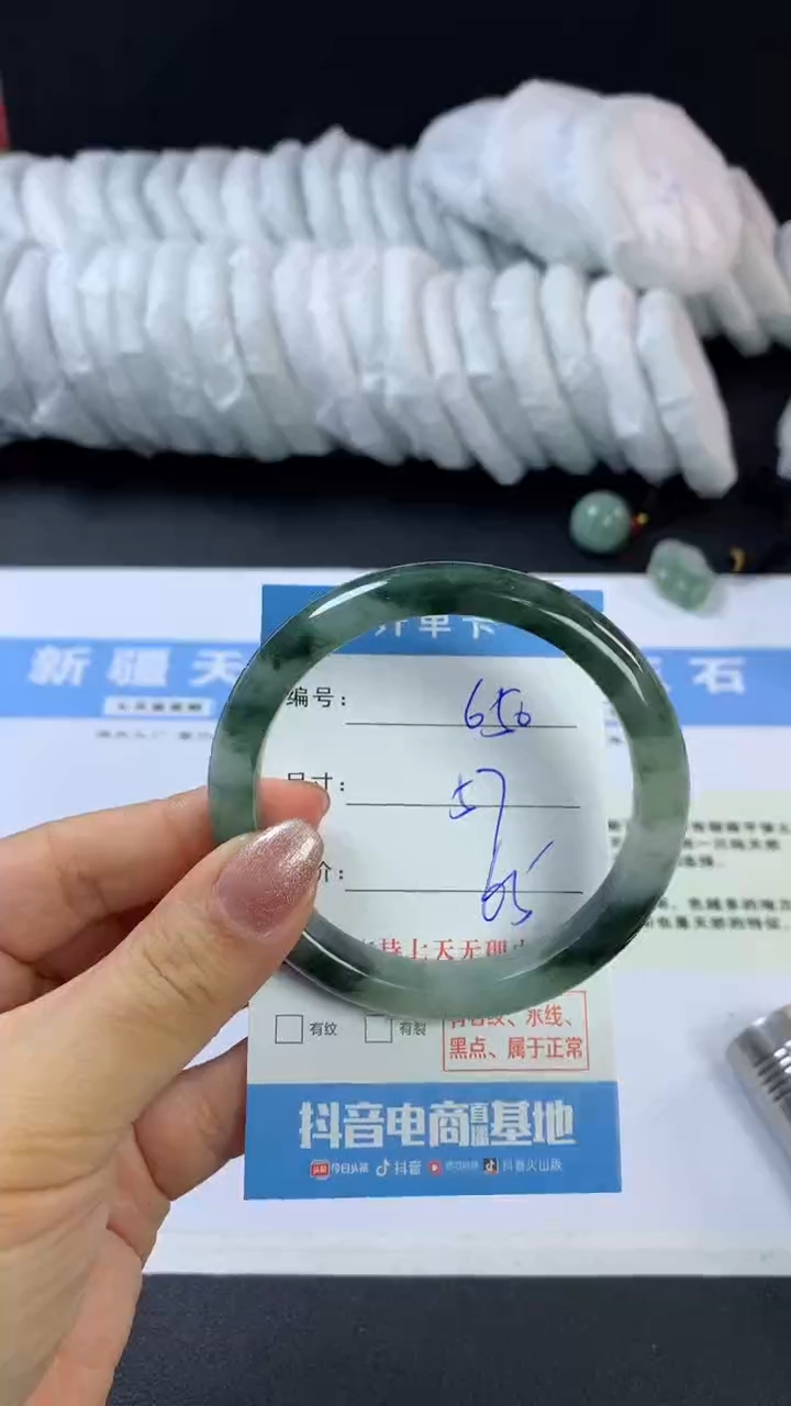 【闪购商品】石英质玉手镯未镶嵌F650
