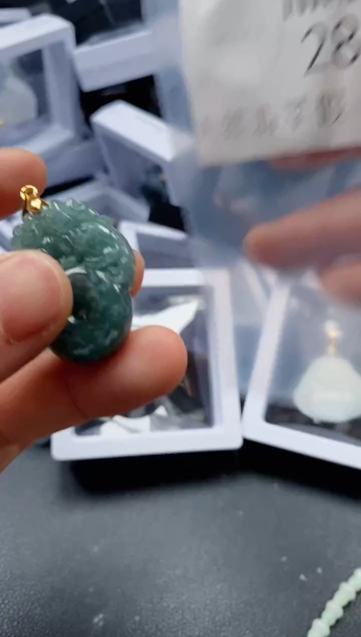 翡翠未镶嵌吊坠(不含链)2884