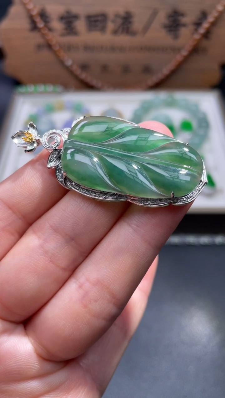 【闪购商品】翡翠颈饰18K金镶嵌11...........