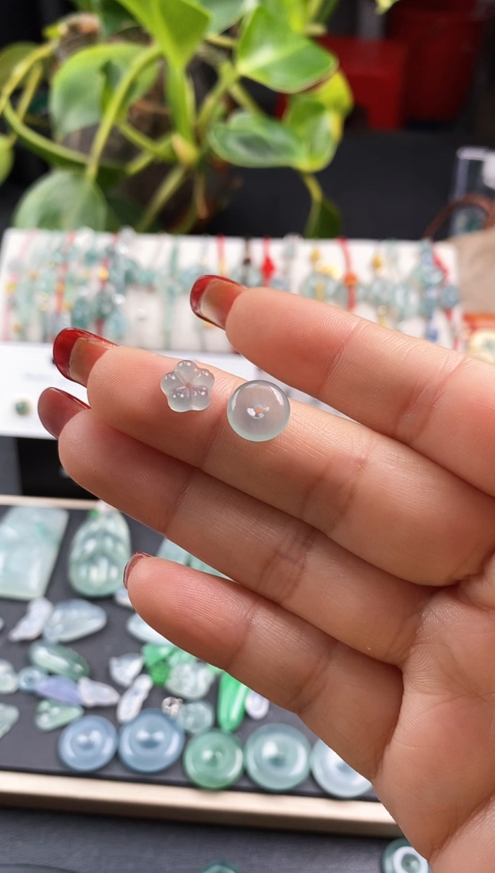 【闪购商品】翡翠颈饰未镶嵌平安扣小花