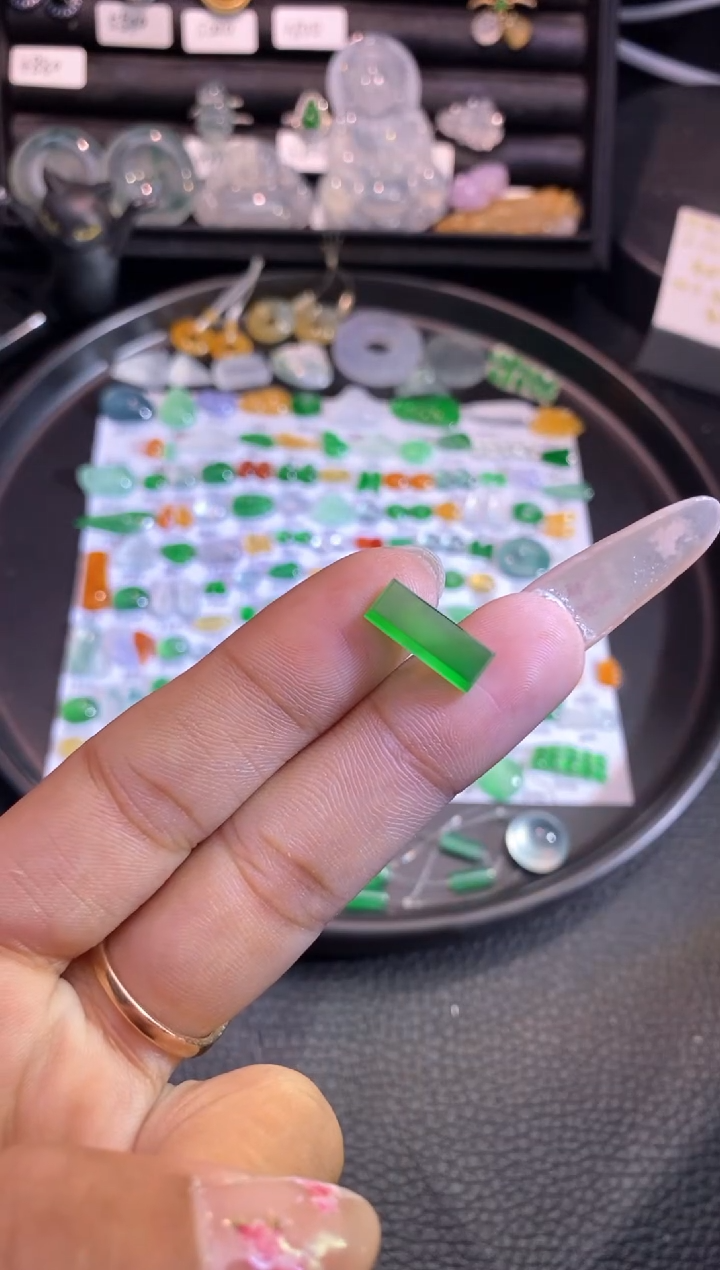 翡翠未镶嵌挂件牌