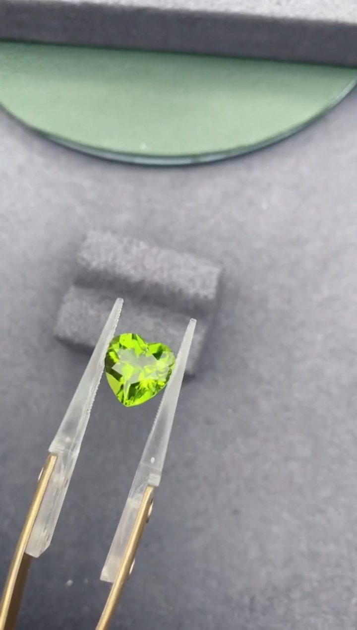 【闪购商品】橄榄石裸石未镶嵌4ct橄榄石