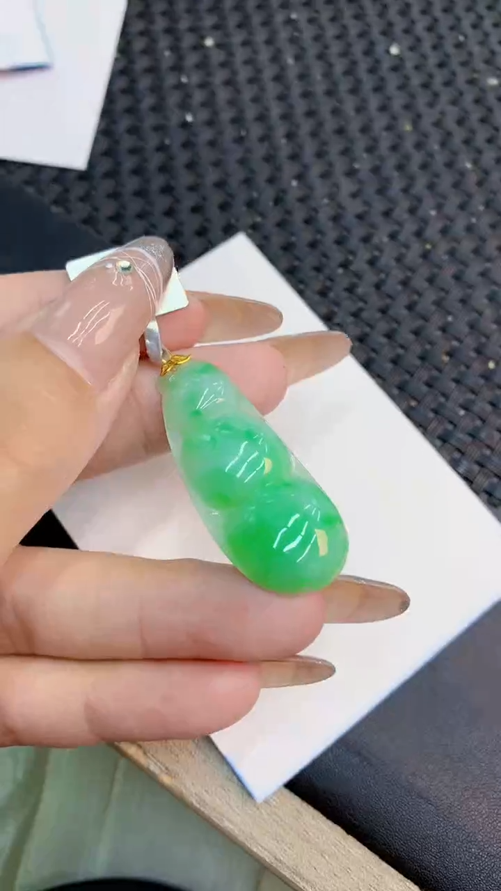 颈饰18K金镶嵌翡翠1