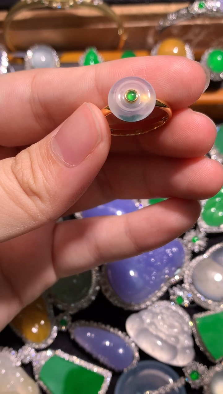 翡翠戒指18K金镶嵌翡翠