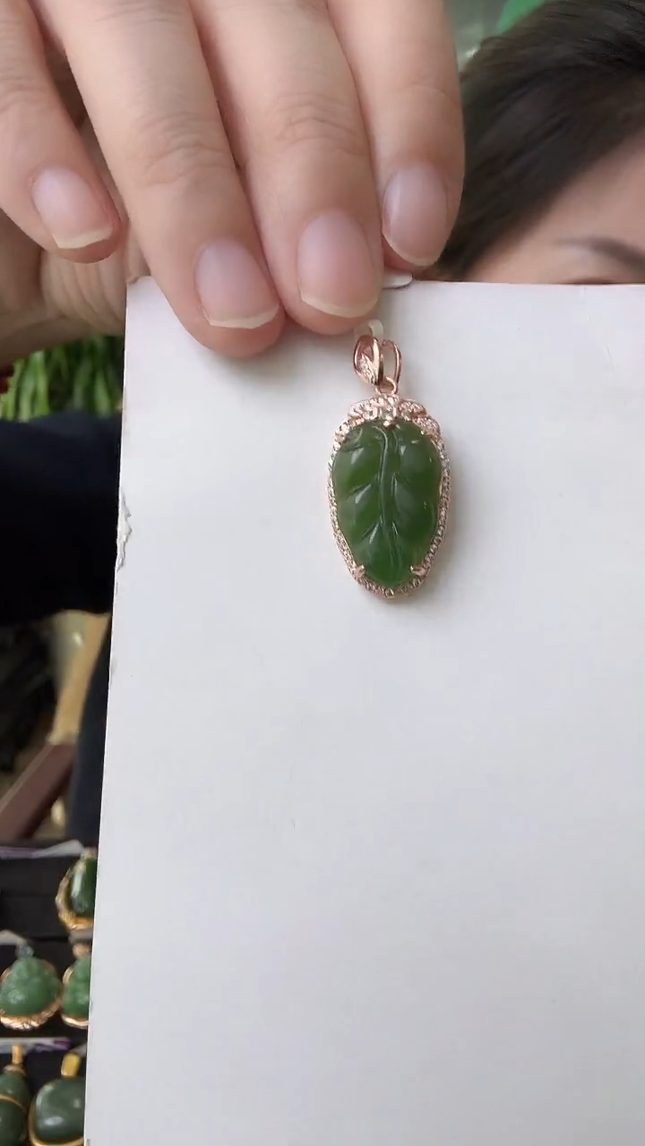 颈饰银S925镶嵌和田玉叶子荣倩