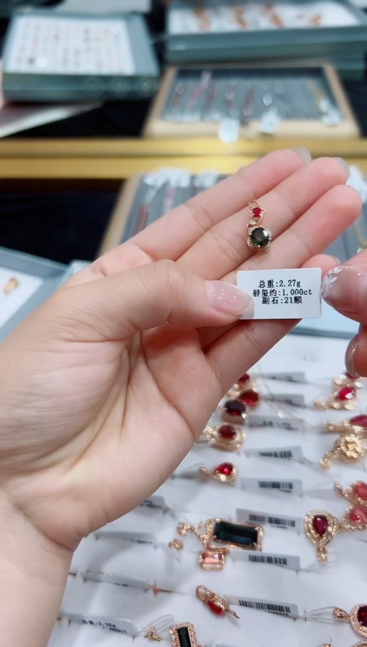 【闪购商品】碧玺项链18K金镶嵌.·