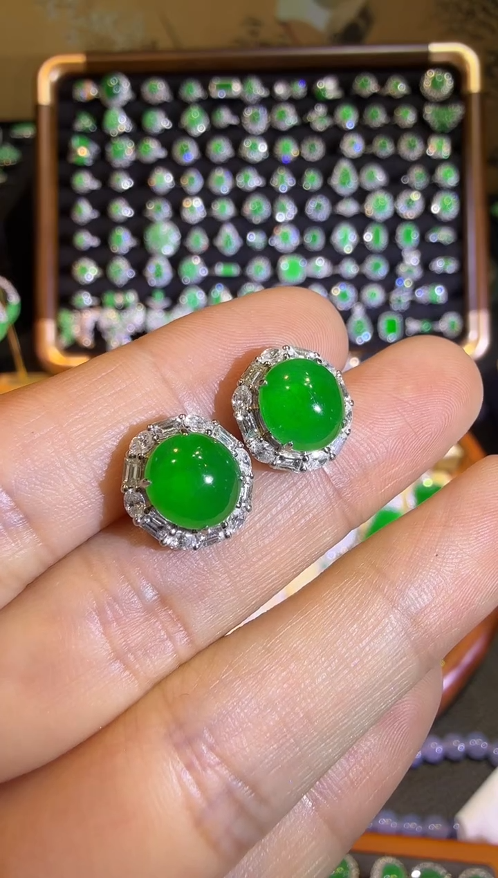 【闪购商品】翡翠耳饰18K金镶嵌玻璃种帝王绿蛋面分笔总价52800
