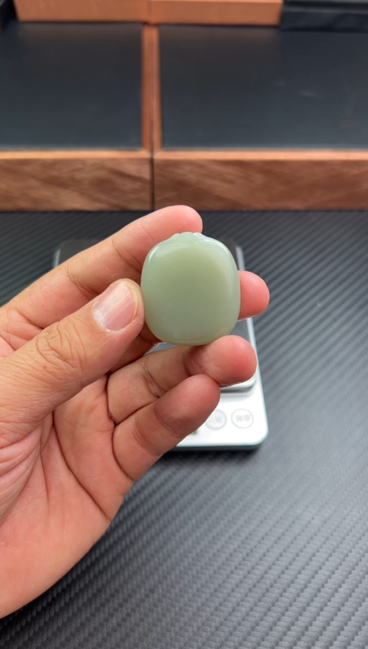 【闪购商品】和田玉吊坠(赠链)未镶嵌且末微色差