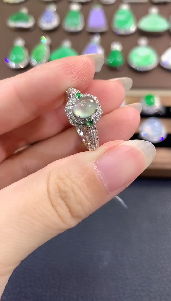 18K金镶嵌戒指翡翠春日珠宝 B9