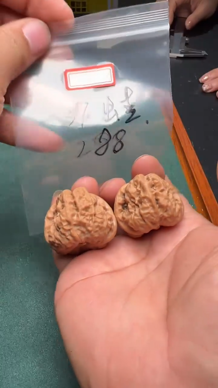 文玩核桃把件大**融37蛤蟆头