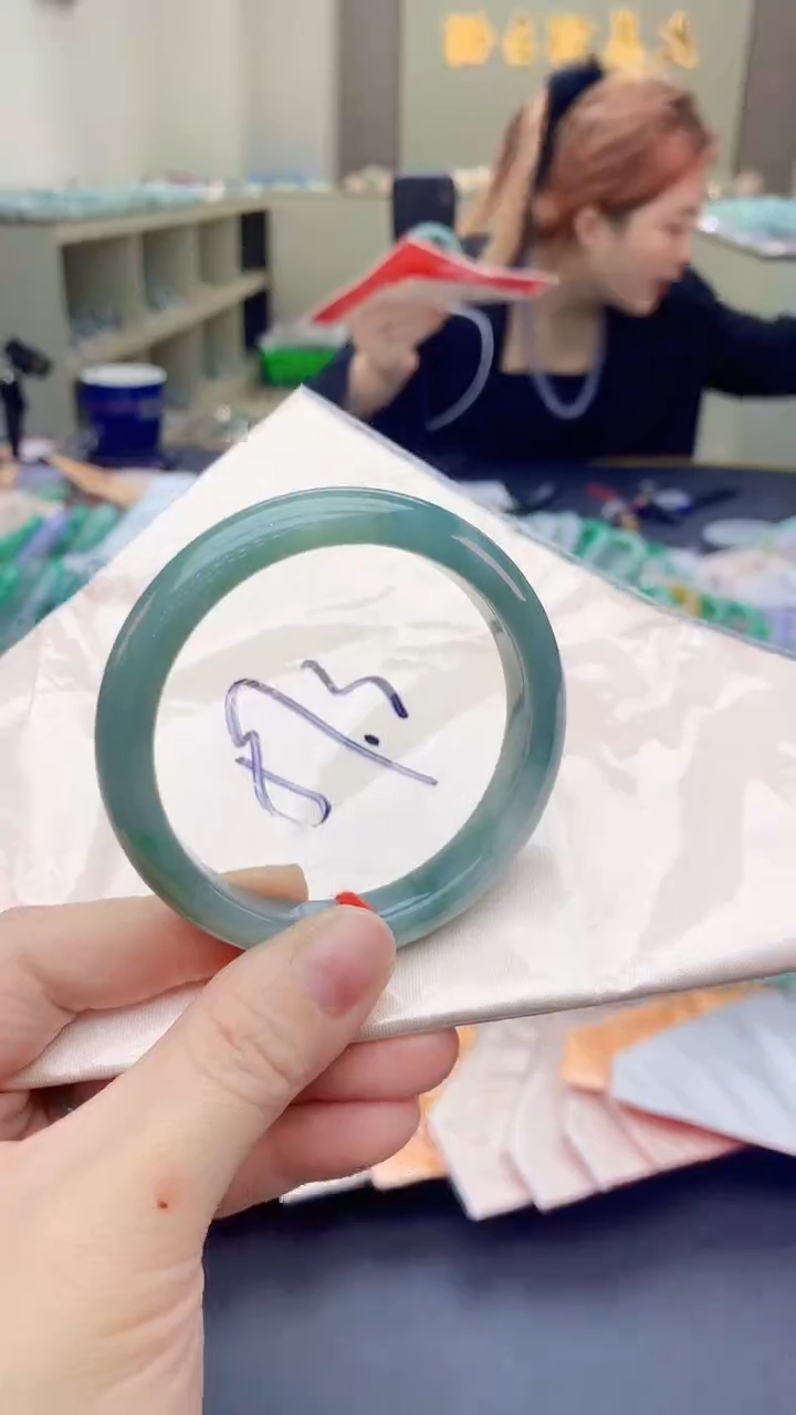 【闪购商品】翡翠手镯未镶嵌0364270010