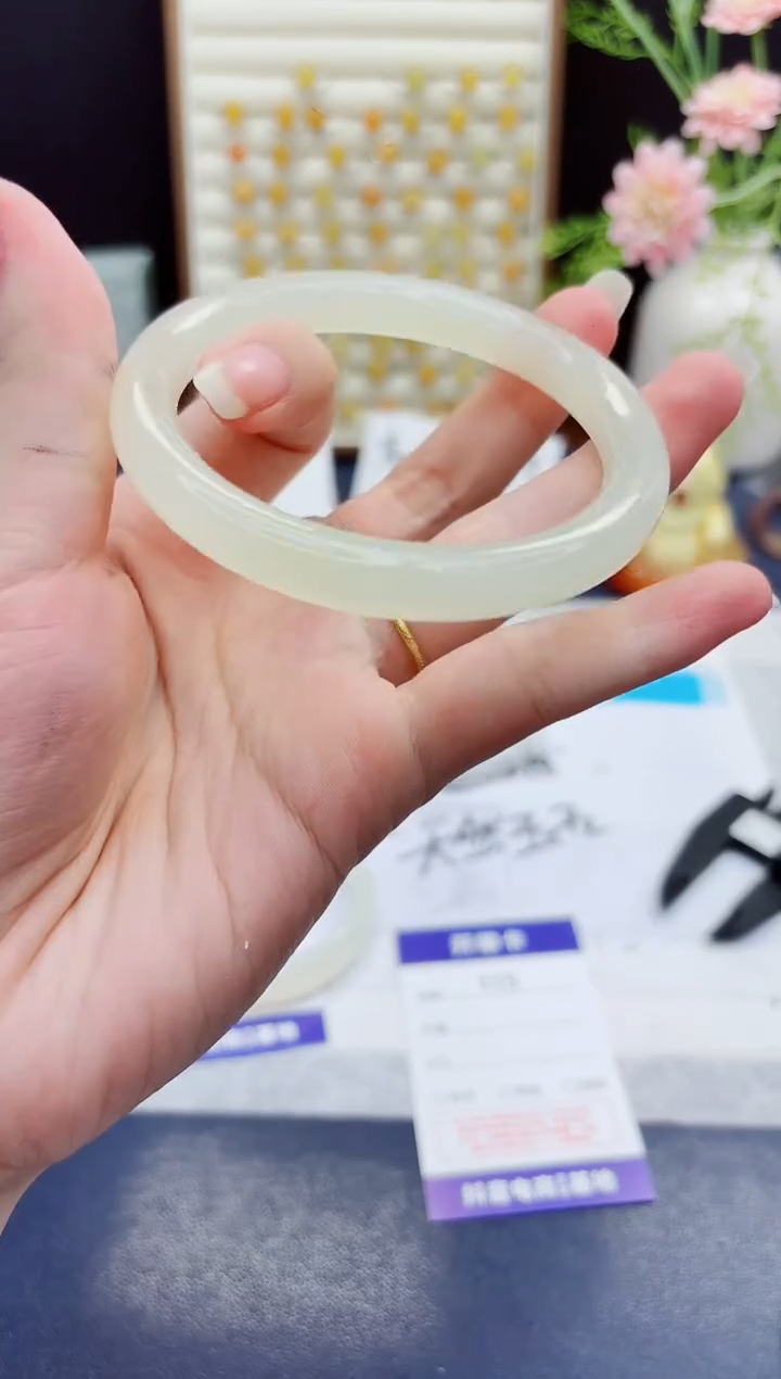 未镶嵌手镯石英质玉115-美人条晴水-圈口60
