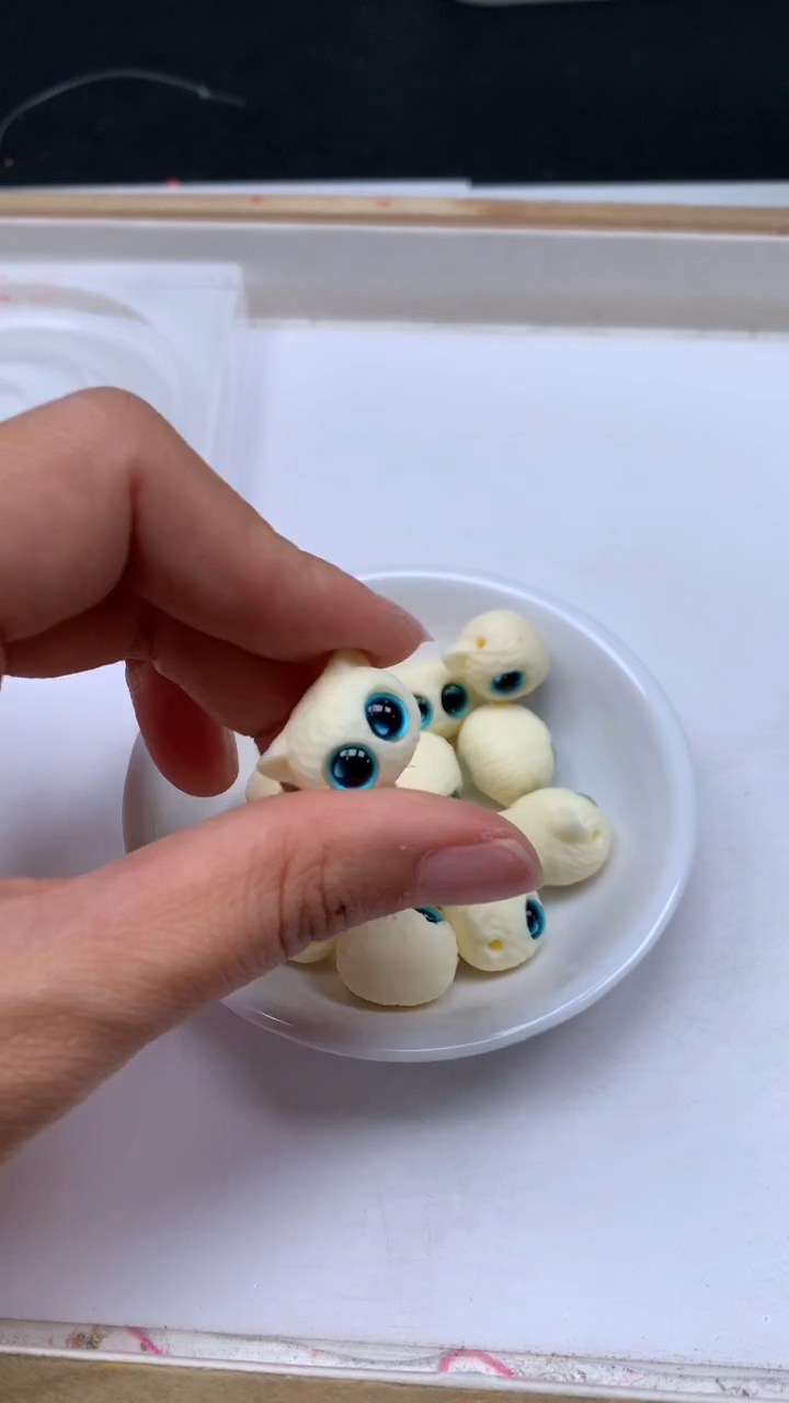 菩提散珠E889 牙牙果蓝眼猫头14*18mm2个8.8元