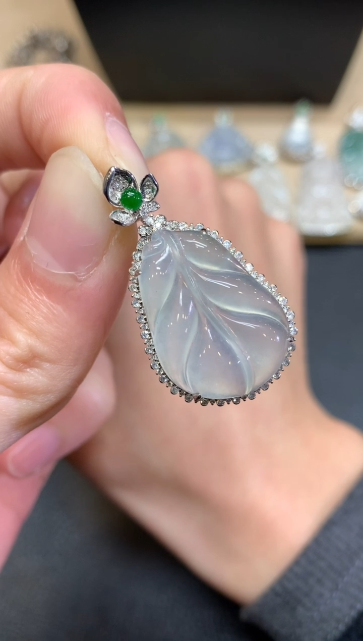 【闪购商品】翡翠颈饰18K金镶嵌叶子【无服务费】