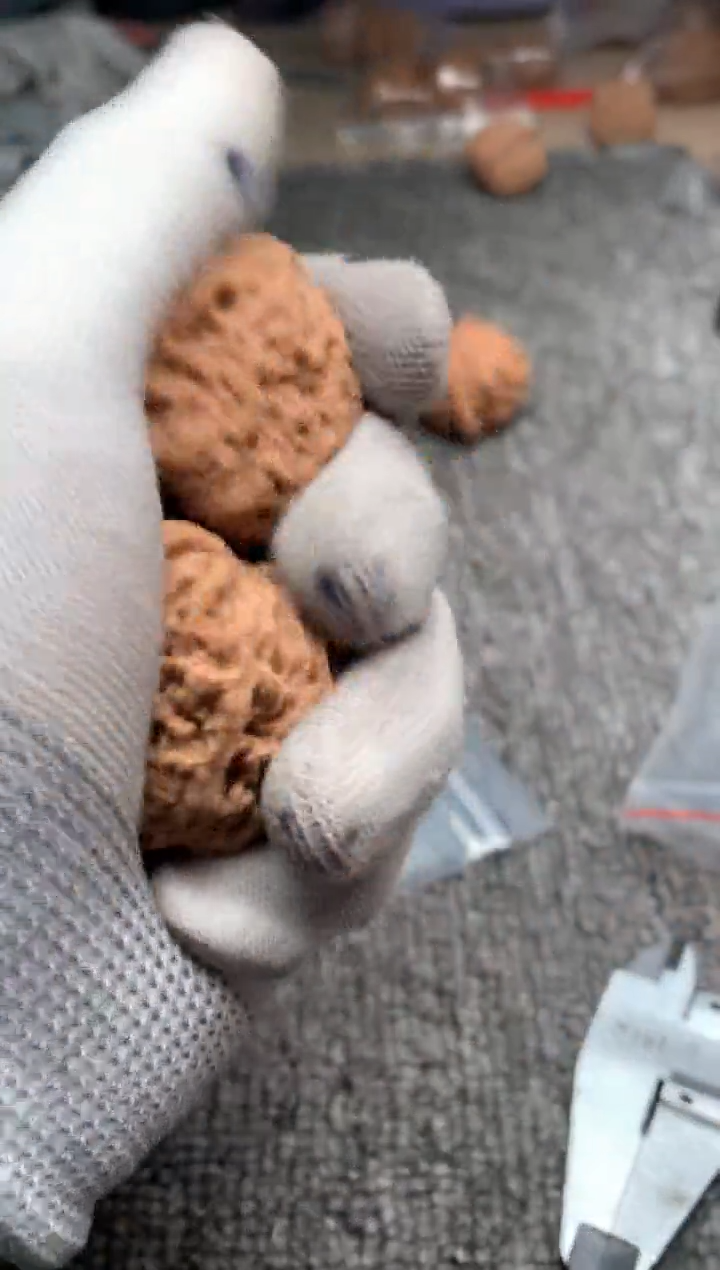 文玩核桃吊坠元宝