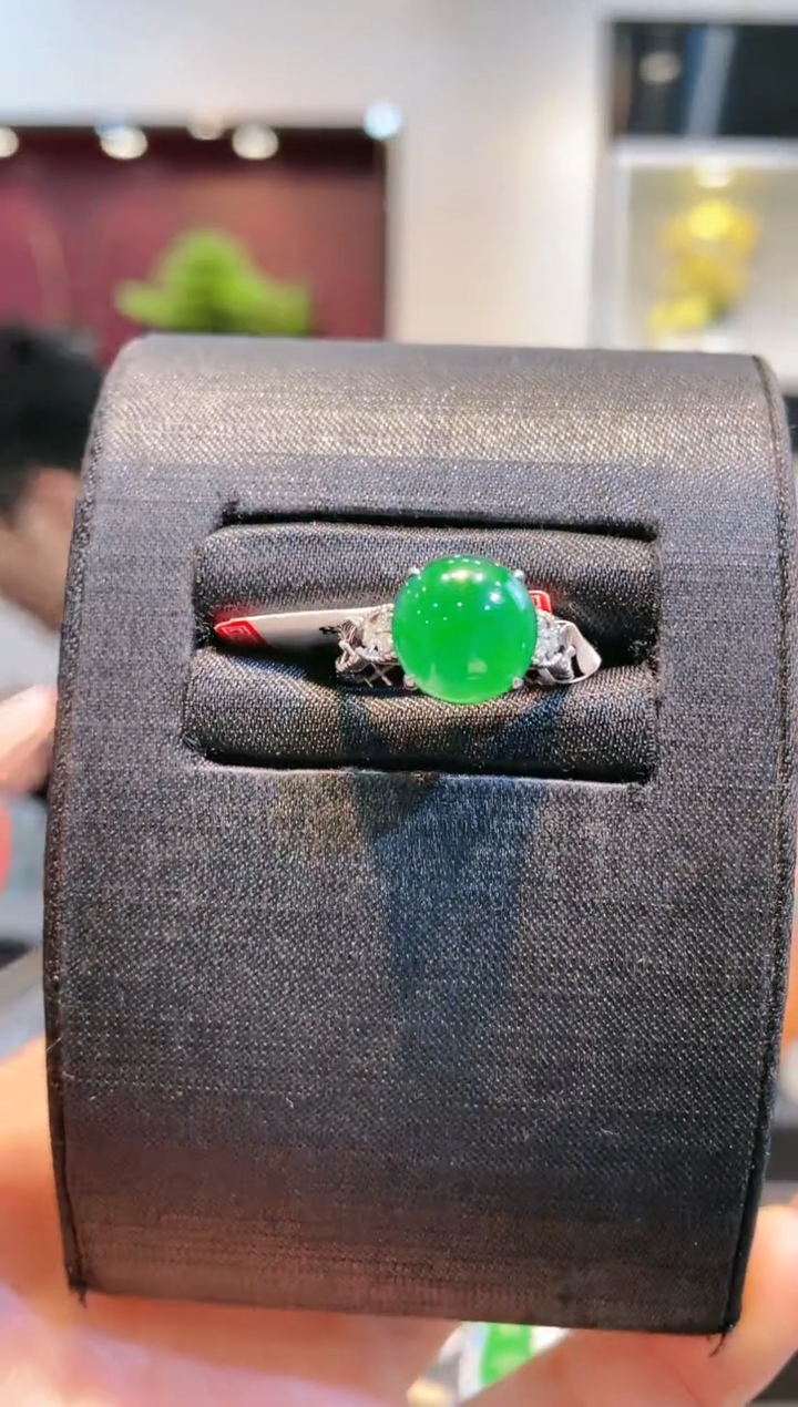 【闪购商品】翡翠颈饰18K金镶嵌A19天然A货翡翠戒指