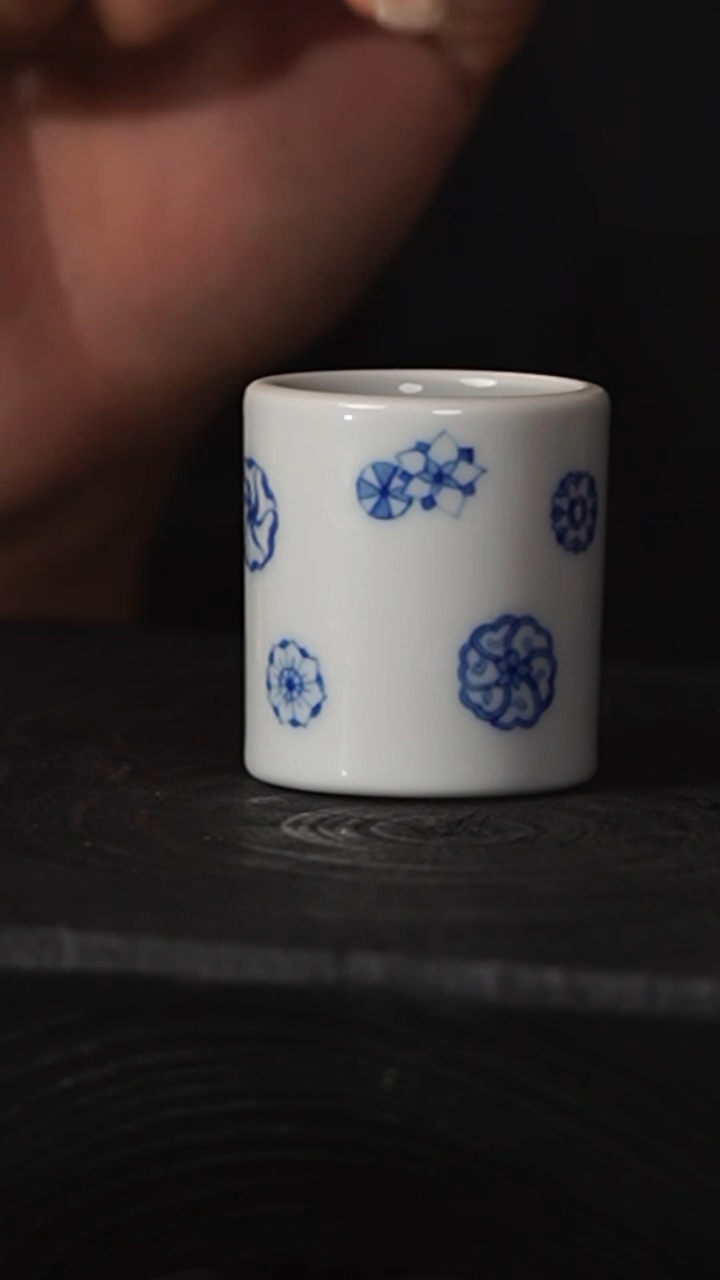 景德镇余蕴老师皮球花青花手绘盖置