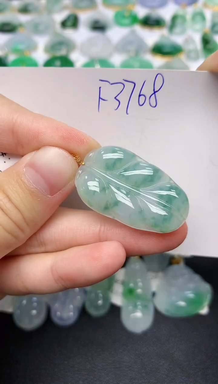 颈饰18K金镶嵌翡翠 天然缅甸A货翡翠百元以上9元证书费自理