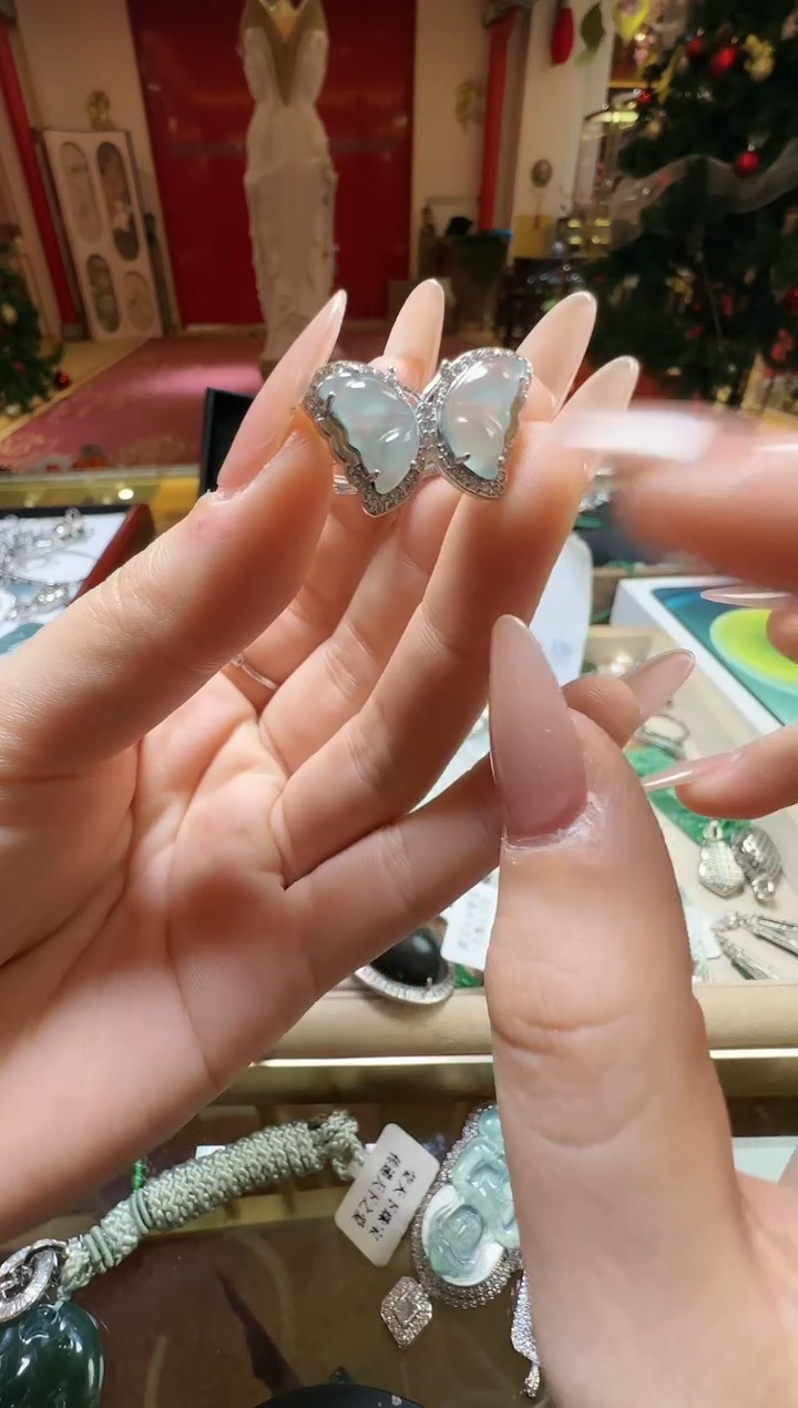 【闪购商品】翡翠吊坠(不含链)未镶嵌翡翠
