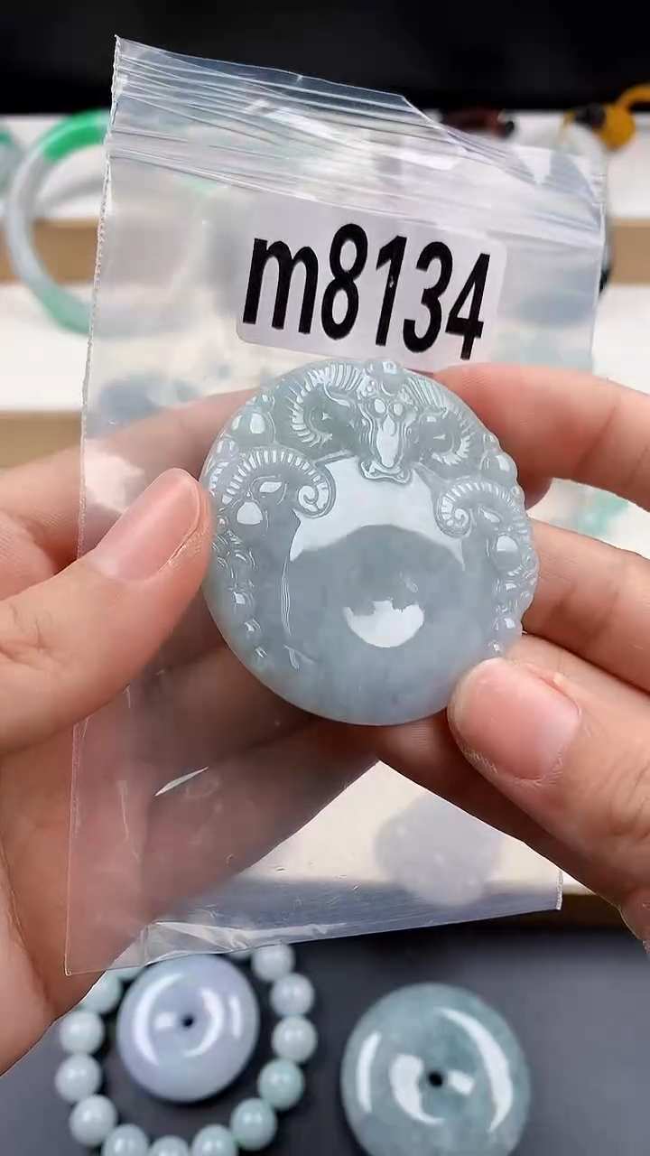 颈饰未镶嵌翡翠天然翡翠吊坠挂件