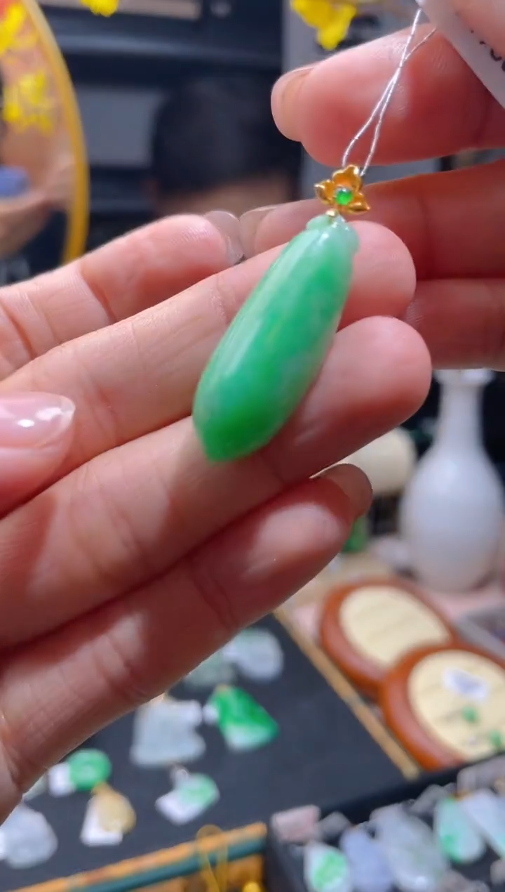 【闪购商品】翡翠吊坠(不含链)18K金镶嵌假一赔三