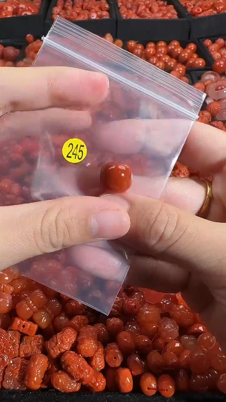 颈饰未镶嵌南红玛瑙1