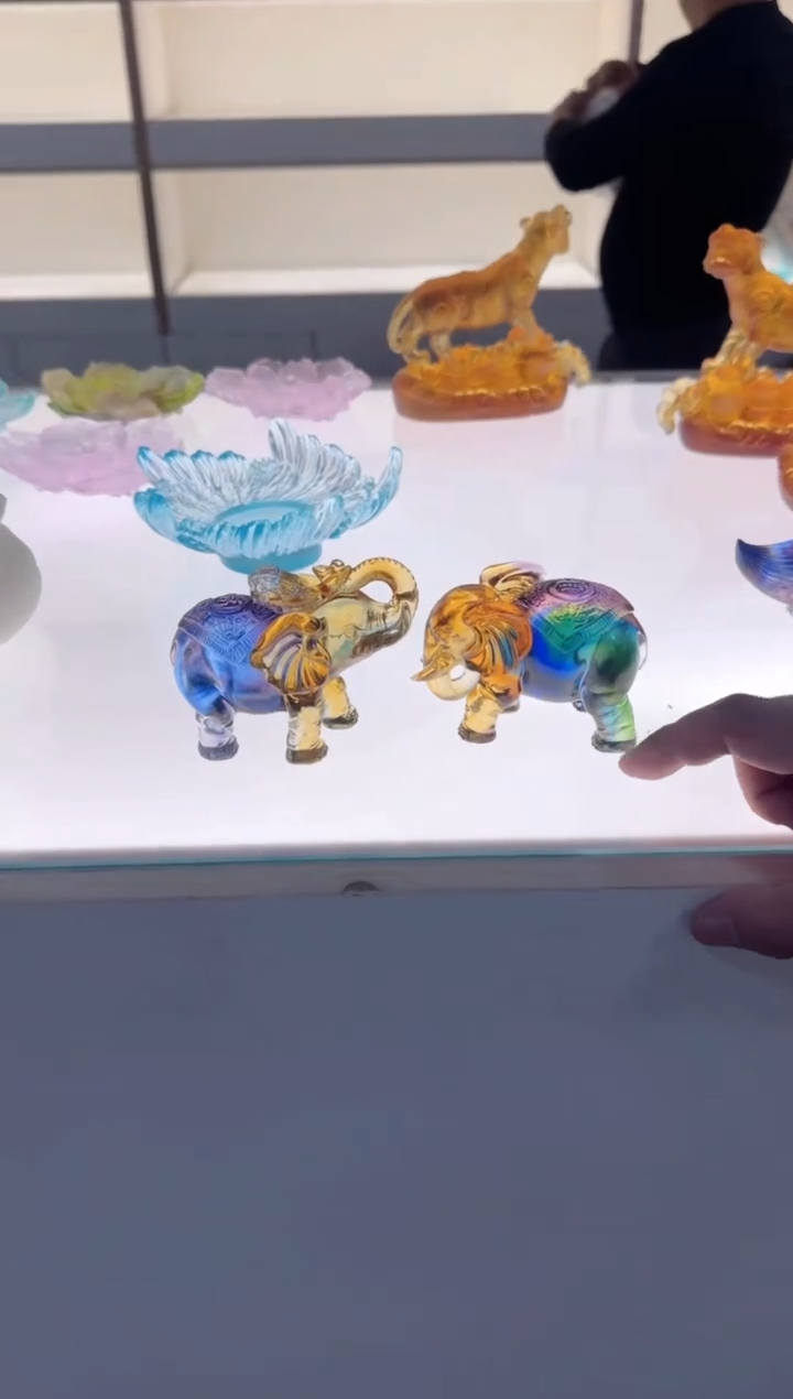 手工艺品琉璃彩色小象一对