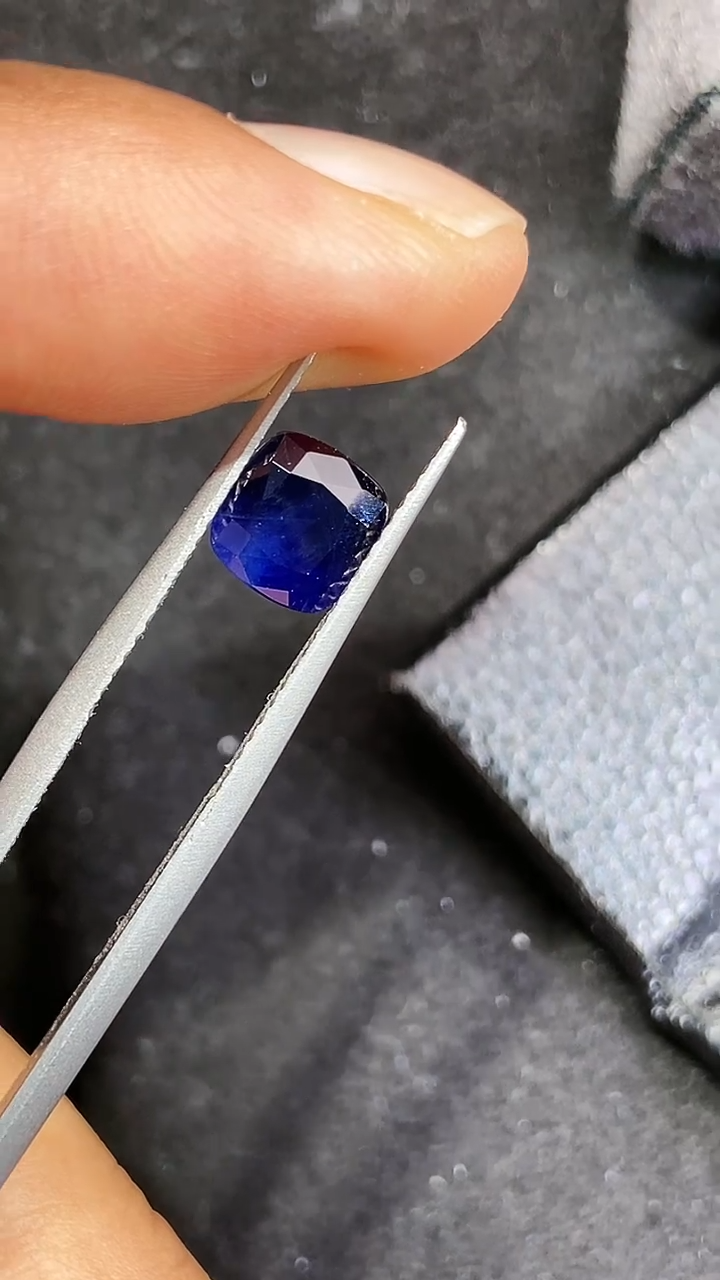 【闪购商品】定制蓝宝石定制未镶嵌1.54克拉无烧皇家蓝国际证书