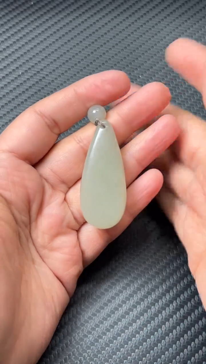 吊坠(赠链)未镶嵌和田玉且末近矿微色差吊坠