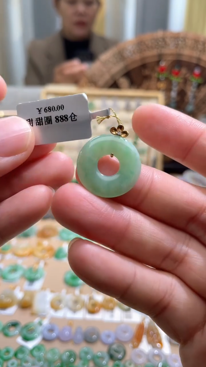 【闪购商品】翡翠颈饰18K金镶嵌甜甜圈