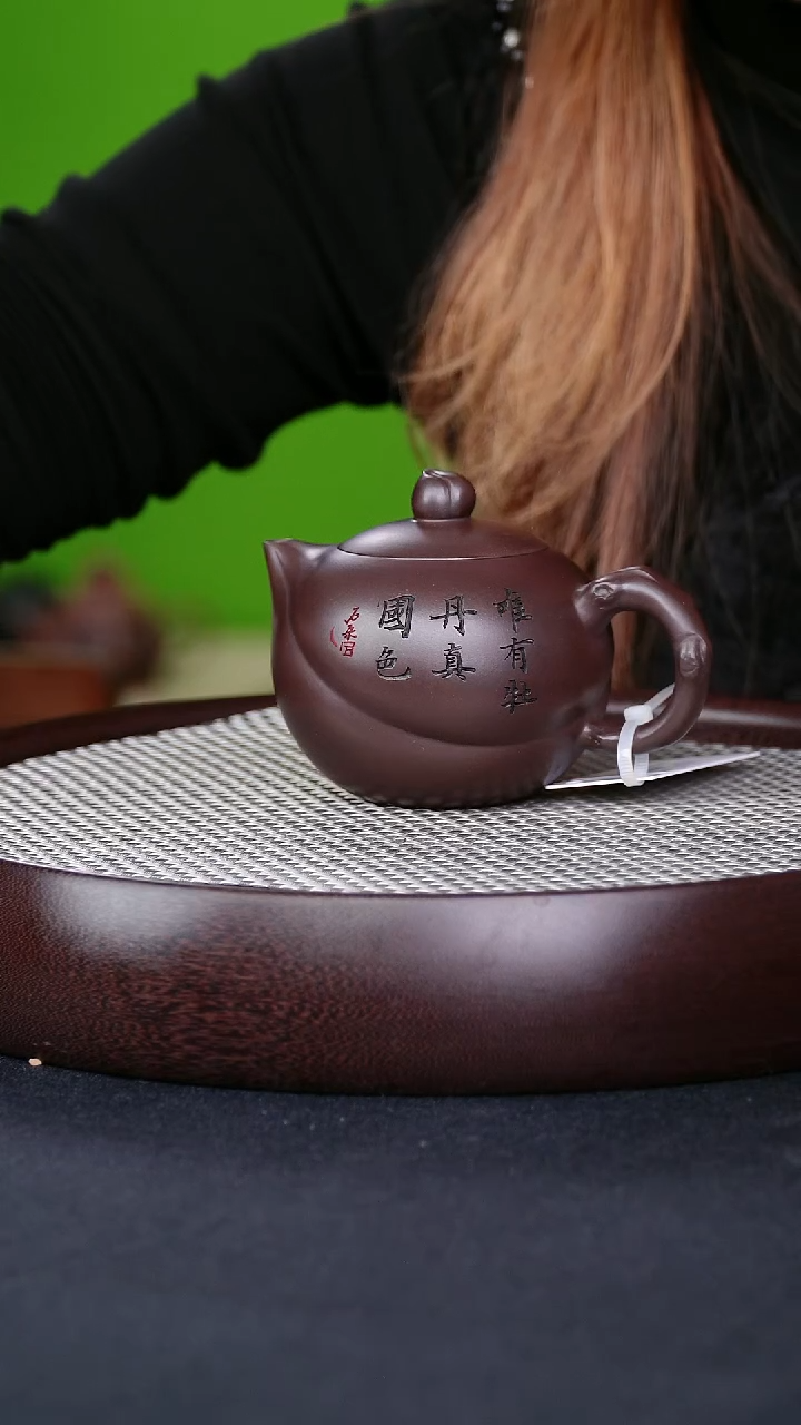 茶壶紫砂宜兴紫砂壶寿桃刻花西施