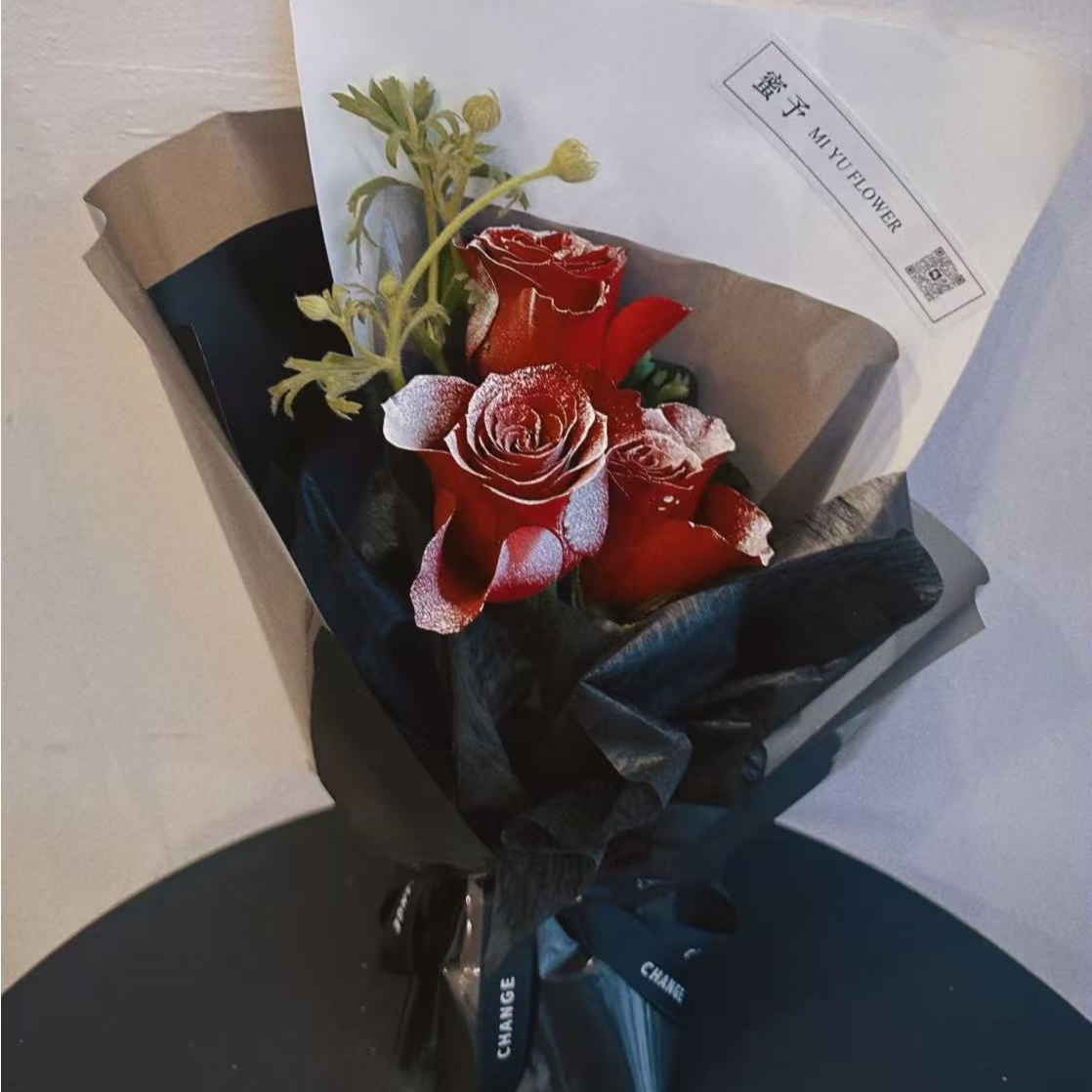 [小花束]冰封爱意 纯洁之爱【精选落雪玫瑰❤打造冬日梦幻花束】送女友爱人伴侣生日纪念日 鲜花小时达 同城配送