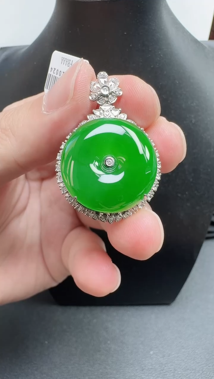 颈饰18K金镶嵌翡翠寄售回流，24小时鉴赏期