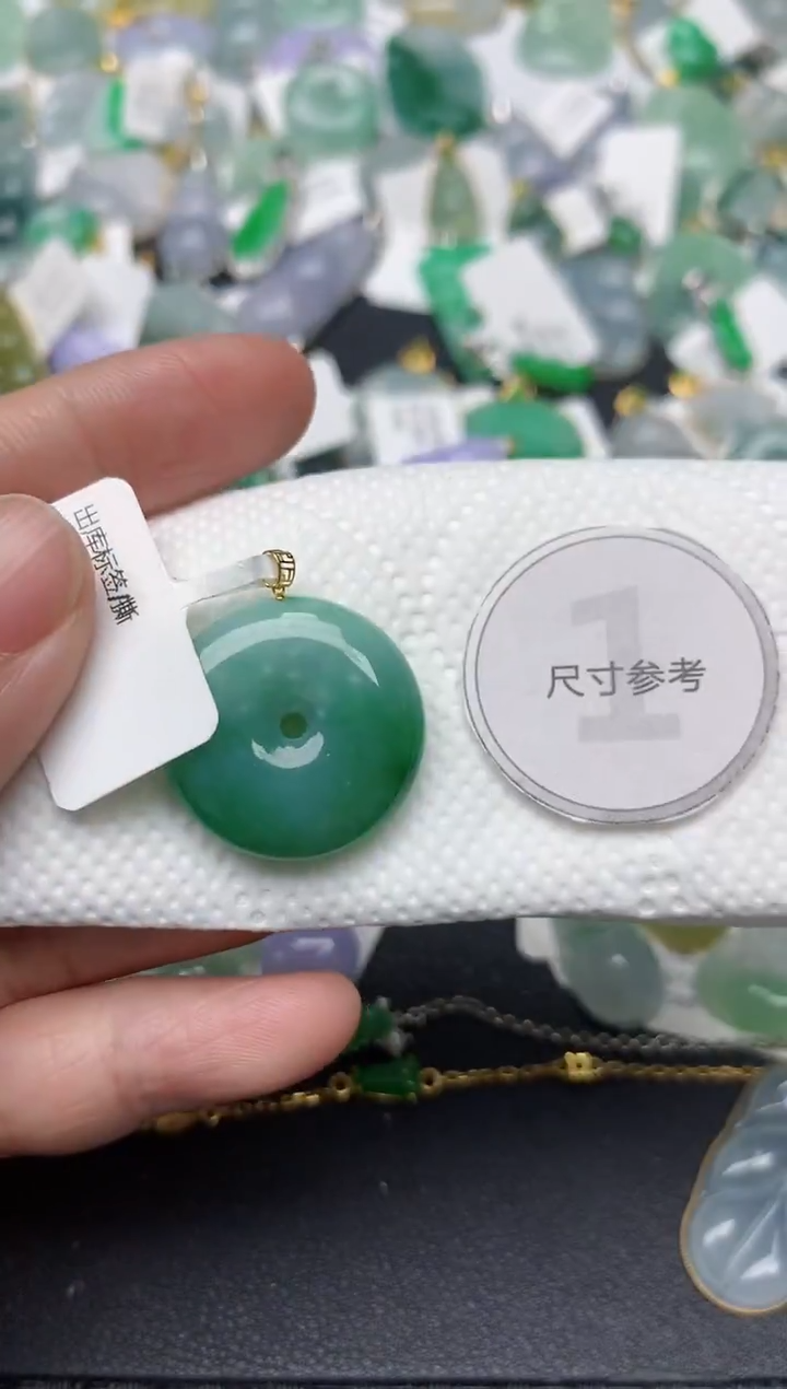 颈饰18K金镶嵌翡翠天然缅甸A货翡翠