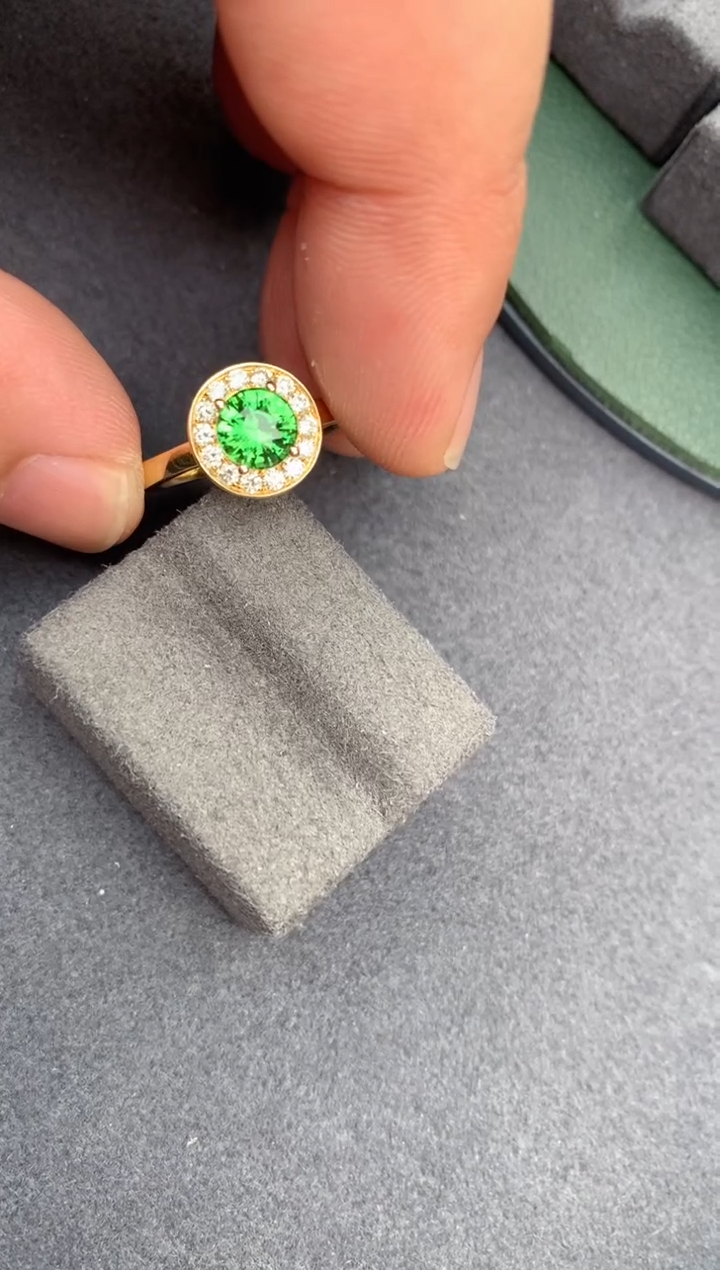【闪购商品】石榴石（沙弗莱）戒指18K金镶嵌1ct沙弗莱戒指