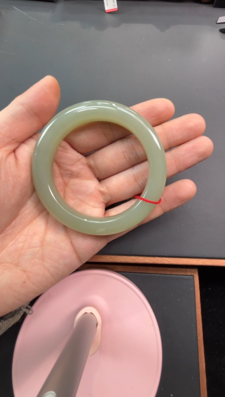 【闪购商品】和田玉手镯未镶嵌且末微色差近矿56