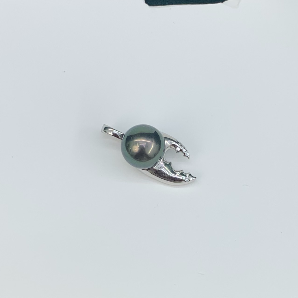 陈莹莹珠宝 大溪地海水珍珠 s925银吊坠镶嵌 时尚精致蟹钳款
